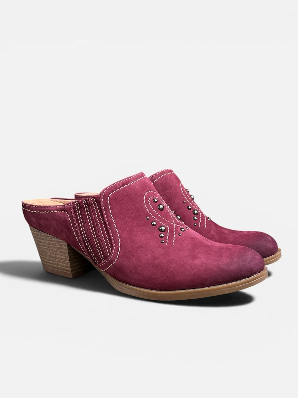 Earth Mendon Buck Studded Mule in Burgundy Size 8 1/2